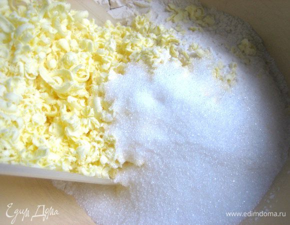 Добавляем соль, сахар.