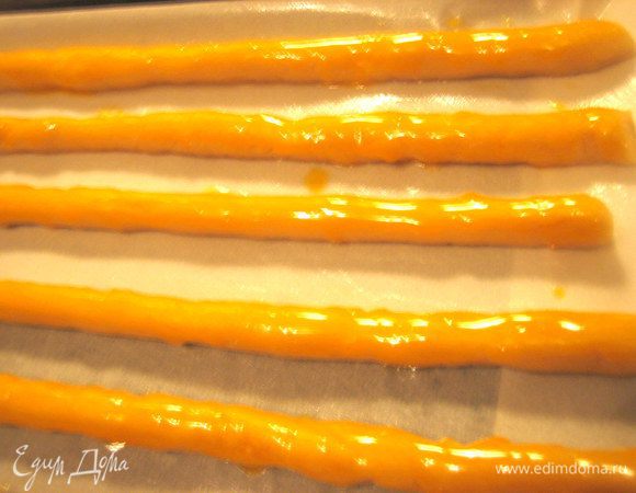 Намазываем второй слой желтка (так по рецепту!).