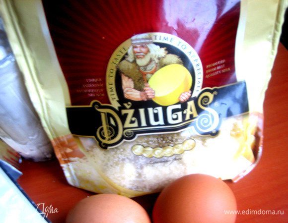 Берём по щепотке сыра Джюгас...