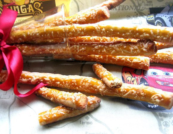 Получаем десяток ароматных палочек к чаю, кофе или к вину)))