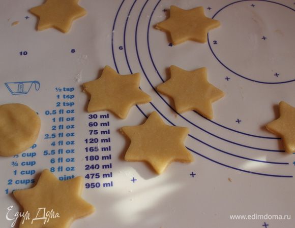 Из обрезков теста я еще сделала печеньки без начинки. Ставим в разогретую духовку. Выпекаем при 180 гр. 15 минут. Не передерживаем, печенье должно быть слегка подрумяненное. 