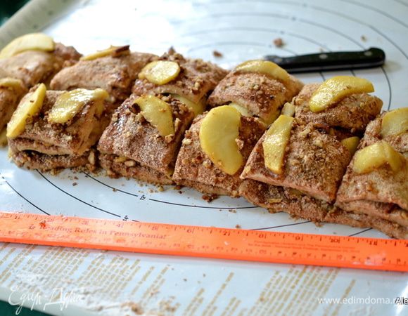 Затем линеечкой пометим 6 квадратов ровных в 2 ровные полосы. Острым ножом ровно разрежем.