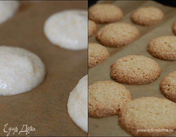 Выложить тестом в кондитерский мешок.  Используем круглую насадку и отсаживаем на противень (не забываем о бумаге для выпечки) небольшие печеньки на расстоянии около 4-х см. Выпекать  30 минут при температуре 160 градусов.  Даем остыть около 5 минут, затем снимаем с бумаги.   Пусть печенье хорошенько остынет, не спешите складывать его в контейнер и закрывать крышкой. Тогда оно будем супер хрустящим! 