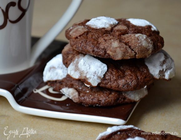 Получается ОЧЕНЬ вкусное, шоколадное печенье! С солоноватым привкусом... (для тех, кого не пугает такой вкусовой контраст!) Рекомендую Вам делать сразу двойную порцию - печенье расходится "на ура"! ))) 