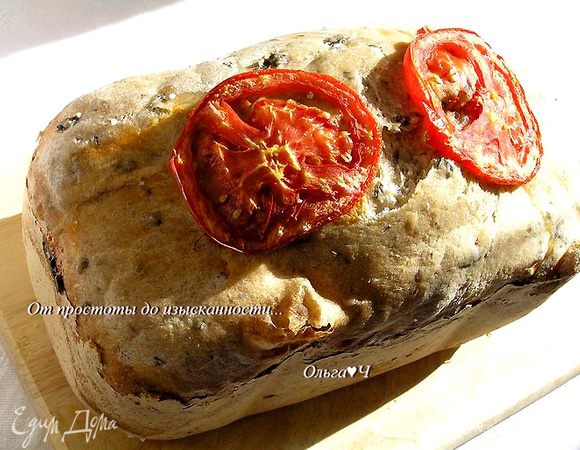 Готовый хлеб вынуть из контейнера, немного остудить на решетке.