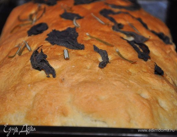 Так для себя, еще в самом начале я разделила тесто на 2 части и испекла хлебушка Тосканского! Очень вкусно и не смотря на то, что без соли! и даже полезно!