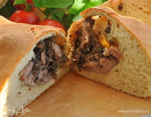 Вот он горячий хлебушек с ягнятиной! Разрез!