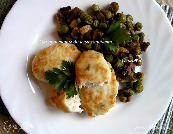 Котлетки подавать с приготовленным гарниром.