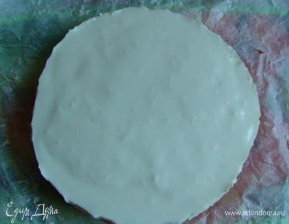 Выложить крем в форму и поставить в холодильник часа на 4.