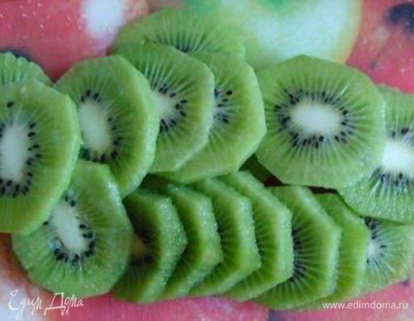 Для украшения:
порезать киви на кружочки.
