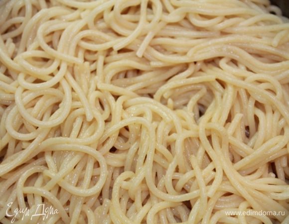 Спагетти сварить.