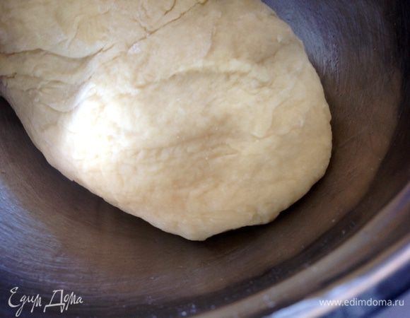 Тесто убрать в теплое место на час.