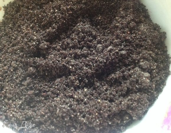 Тем временем приготовить начинки.
Мак измельчить.