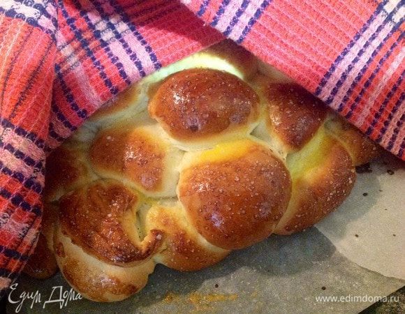 Готовый пирог достать, накрыть полотенцем и дать полностью остыть. Подавать с чаем или молоком. Приятного аппетита!)
