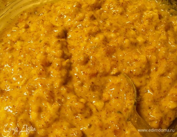 Затем орехи и цукаты. Все хорошо перемешиваем. Если тесто получается жидковатое, то добавляем еще орехов (у меня они закончились и я добавила около 4-5 ст.л. муки).
