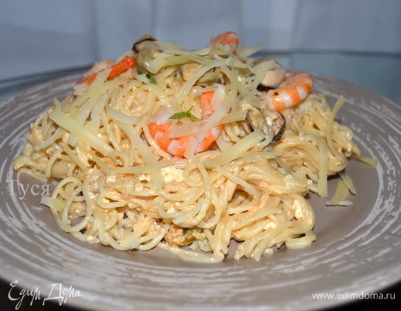 Подавать сразу же,посыпав пармезаном и листиками базилика.