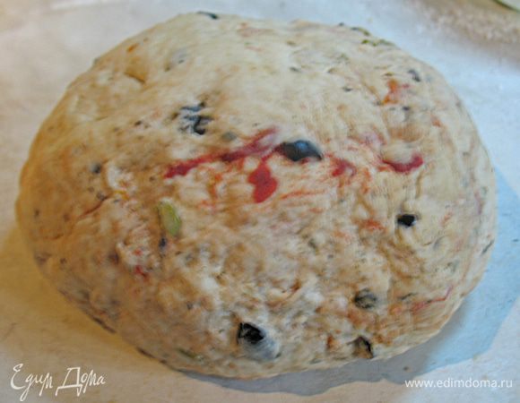 Тесто необходимо хорошо вымешивать для того чтобы она хорошо поднялось, иначе для выпекания потребуется больше времени. 