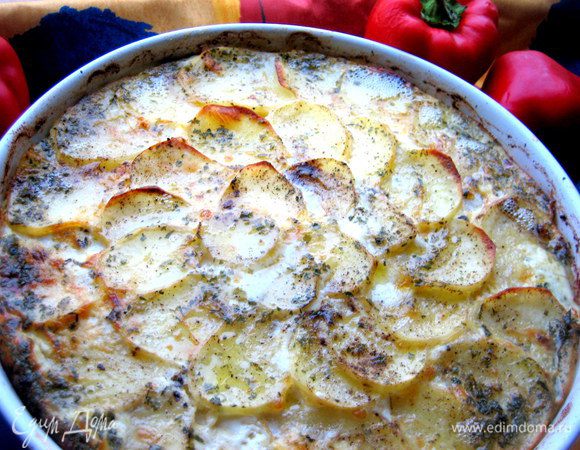 Выпекаем,пока картофель не проготовится (проверяем ножом!).Моя духовка плохо запекает верх,поэтому я держала фриттату 40 минут при 180*,чтобы позолотить хоть немного края картошечки)))