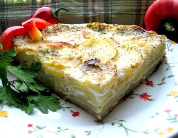 Оставшийся кусочек на следующий день было удобно разогреть в микроволновке. Попробуйте и Вы пикантную картошечку в таком приятном запечённом виде! Моим мужчинам она очень нравится)))