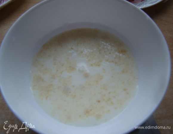 Желатин заливаем молоком (100), оставляем набухать.