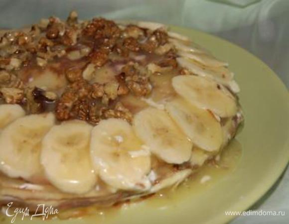 В сливочную карамель добавить грецкий орех.
Покрыть торт карамелью.