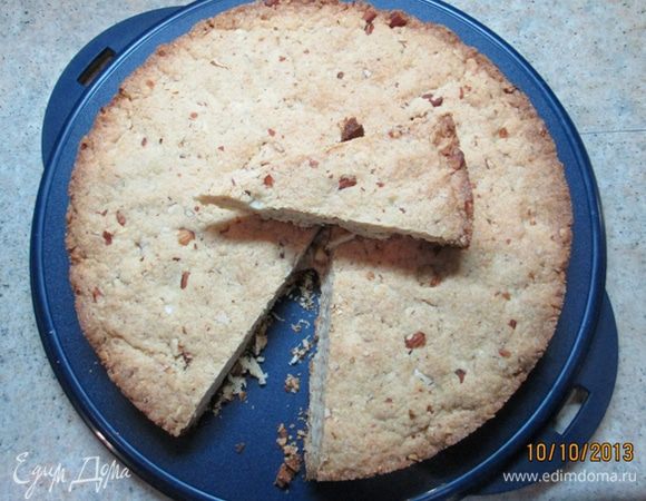 Оставить в форме на 10 мин., затем остудить на решетке.
Ароматный пирог может храниться несколько дней. 
