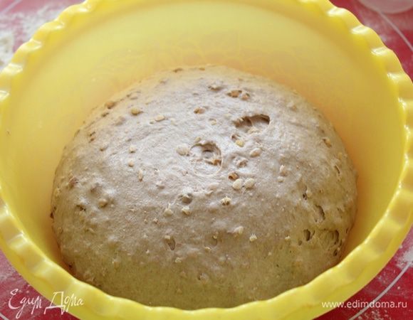 Ферментация 1,5 часа с двумя складываниями с получасовым интервалом. 