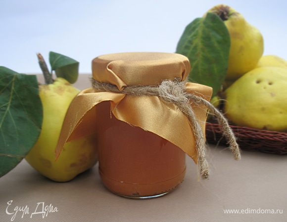 Разлить варенье по стерильным баночкам и закупорить. Перевернуть вниз горлышком и оставить остывать. 