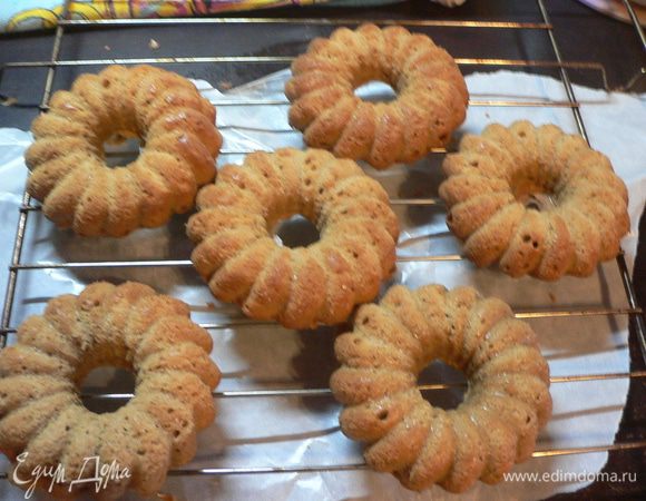 Перевернуть на решетку остывать.