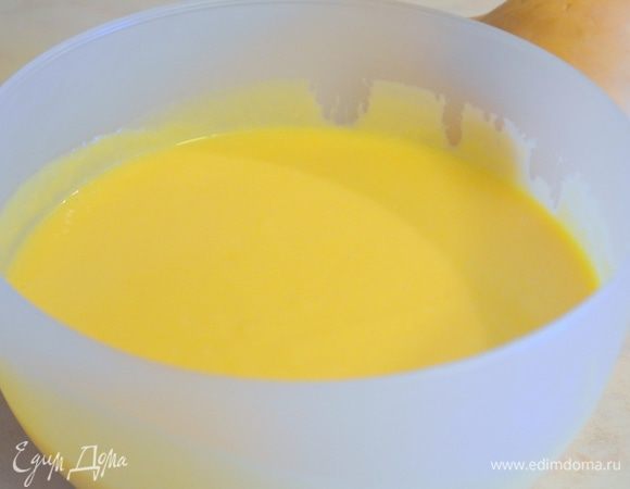 Убрать в морозилку на 5-6 часов. за время пребывания в морозилке нужно обязательно перемешать мороженое, у меня вышло 4 раза. Ни одно кристалла не было! 
