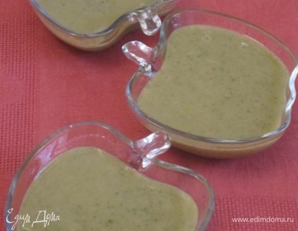 Разложите по банкам. Закройте полиэтиленовыми крышками. Храните в холодильнике.