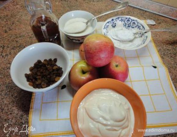 Сахар и яйцо взбить до растворения сахара, добавить масло. Муку смешать с разрыхлителем, соединить с яично-масляной смесью и замесить тесто.