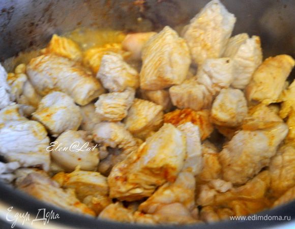 и обжарить в растительном масле. 