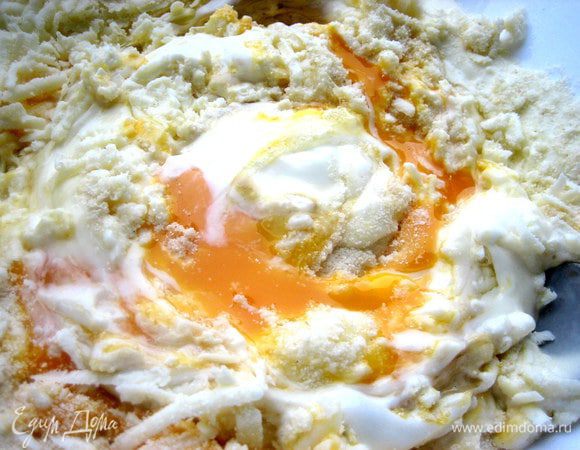 Солим по вкусу,перемешиваем.