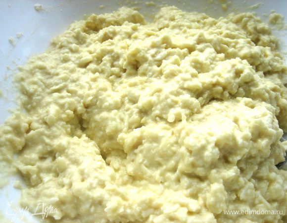 Оставляем массу минут на 10-15,чтобы манка пропиталась...