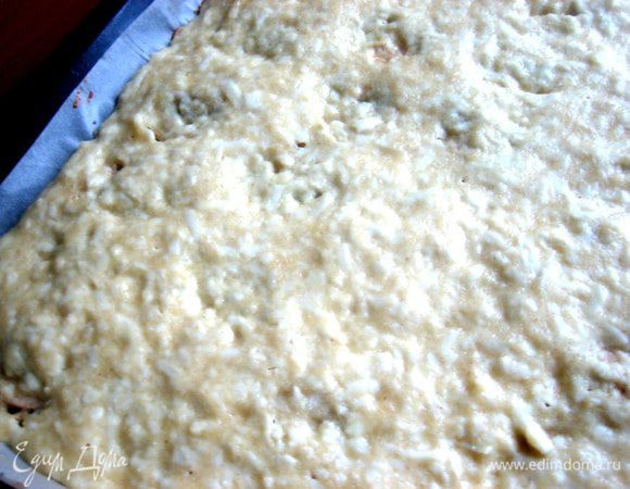 Вынимаем схватившееся тесто.