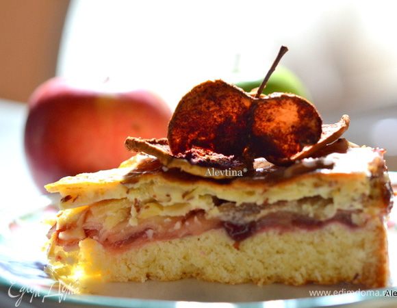 Разрежем на порции, украсим чипсами яблочными по желанию и наслаждаемся.