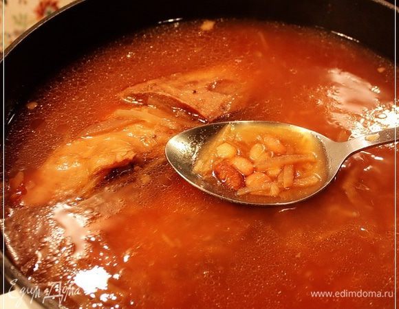 Возвращаемся к кастрюлеказану. Прошло четыре с половиной часа томления на маленьком огонечке.