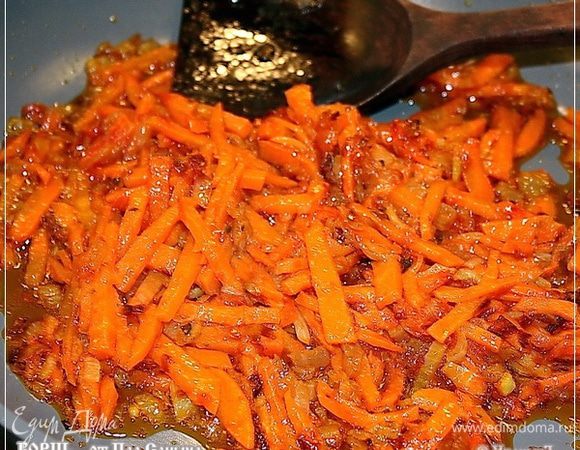 Попробовал, конечно. НО!!! Промолчу!
Зажарка уже, кстати, тоже готова.
