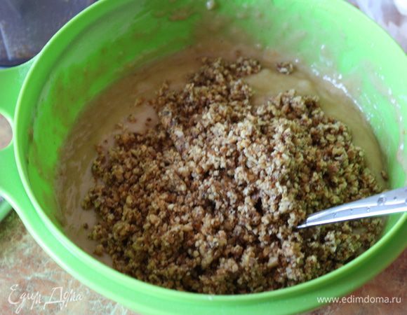 Порубленные орехи.