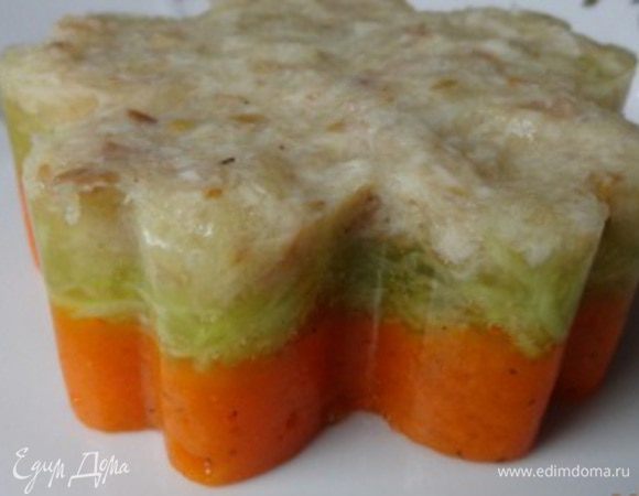 Достать нашу тыкву из холодильника и осторожно снять формочку.