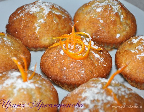 Выложить в силиконовые формочки (если у вас керамические или железные, то смазать жиром и посыпать мукой). Выпекать при 180 гр. около 30 минут. Проверять кексы деревянной палочкой (если тесто налипнет - печь еще).

