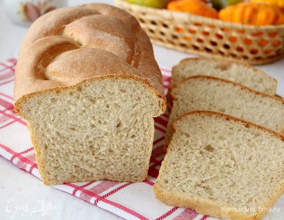 Выпекаем хлеб в духовке при 200 градусов около 30 минут с паром.
Готовый хлеб оставляем остывать на решётке.