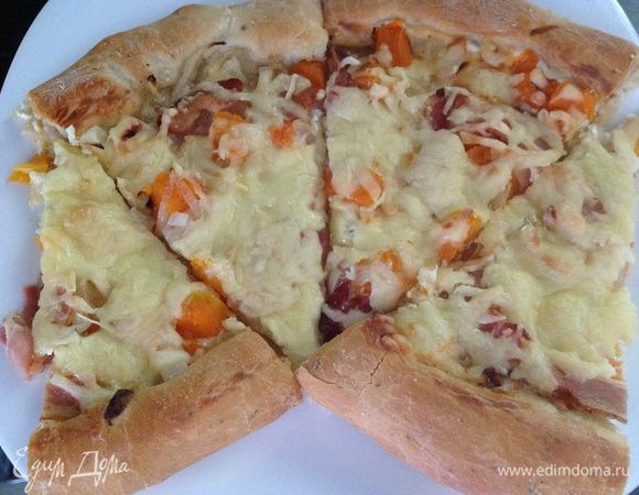 Ароматная вкуснейшая пицца на вашем столе. Приятного!)!)