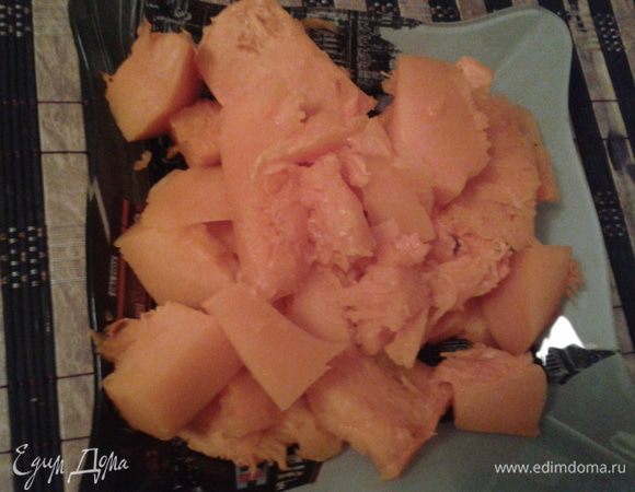 Тыкву остудить, нарезать кубиками и измельчить в блендере. Добавить корицу, мускатный орех