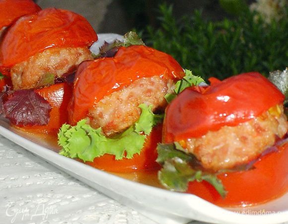 Запекаем при температуре 200 гр. 20-25 минут. При подаче удаляем зубочистки, добавляем листья салата. Употреблять гамбургеры необходимо в теплом виде.
Приятного аппетита!