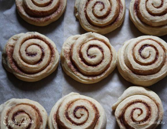 Разогреть духовку до 180С. Выпекать до золотистого цвета примерно 20-25 минут.