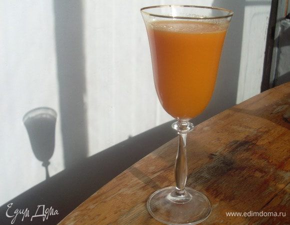 Добавить каплю меда и можно пить свежевыжатый сок.


