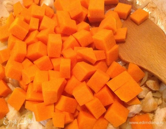 ...и тыкву, нарезанную кубиками.
