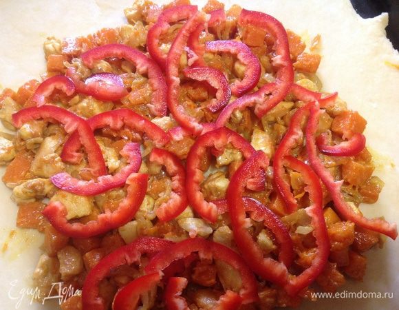 ...потом перец порезанный полукольцами..
